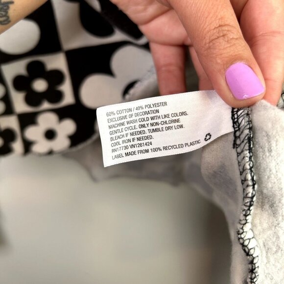 Wildfable black white 70s daiseys crop pull over size medium - Picture 6 of 7